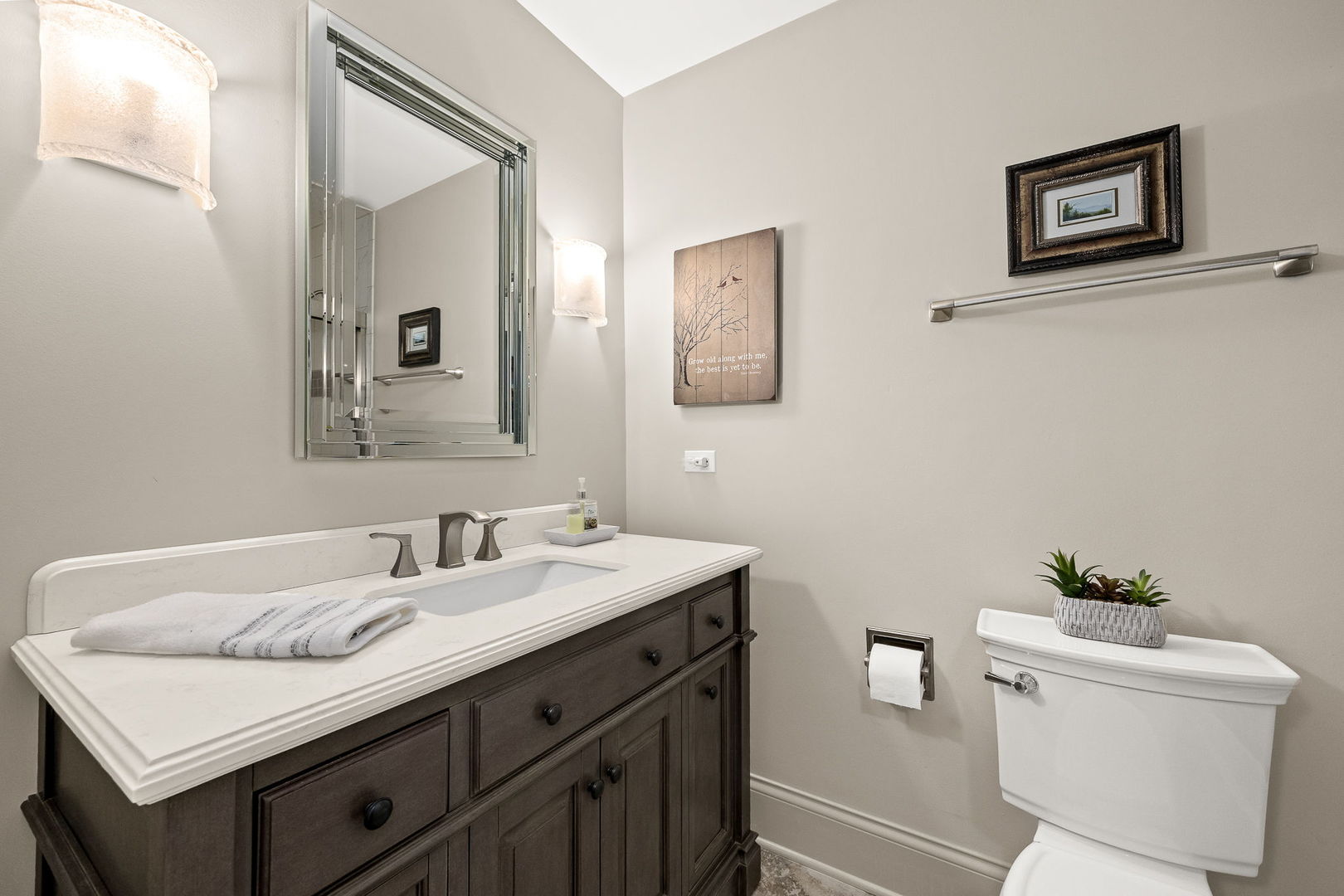 1706 Holly Avenue, Darien, IL 60561