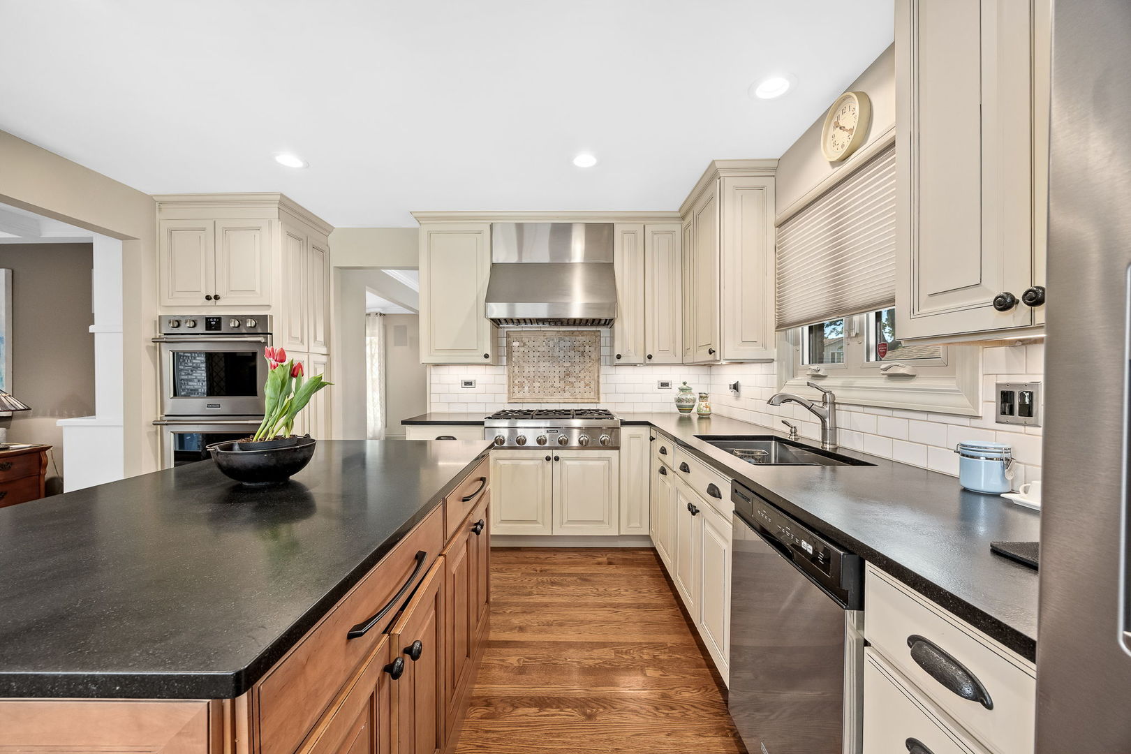 1706 Holly Avenue, Darien, IL 60561