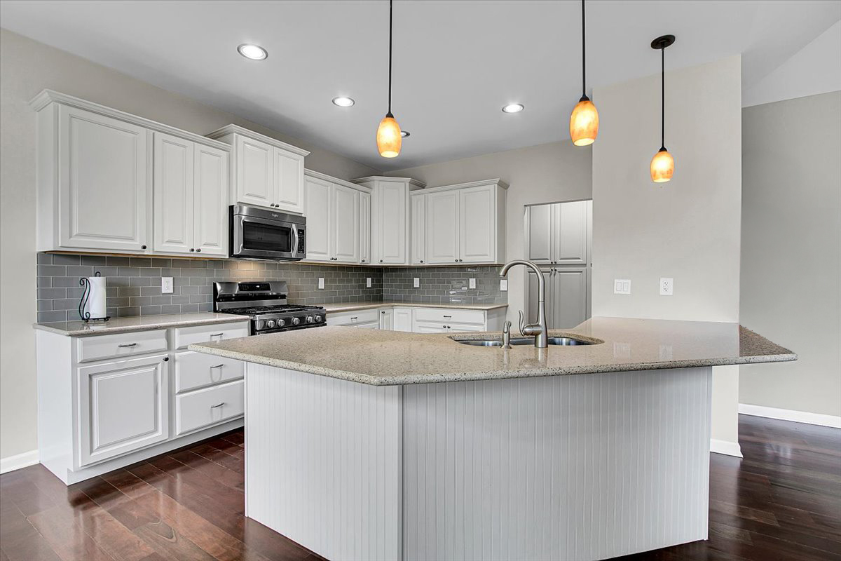 1131 Clearwater Drive, Yorkville, IL 60560