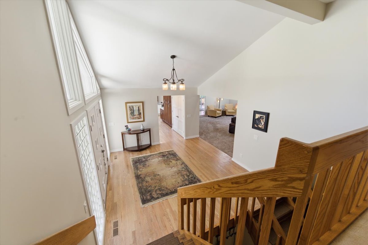 71 Oak Creek Drive, Yorkville, IL 60560
