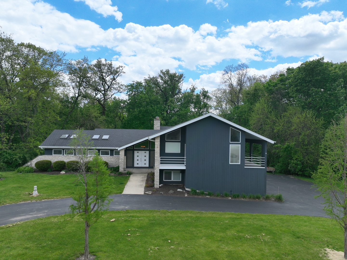 71 Oak Creek Drive, Yorkville, IL 60560