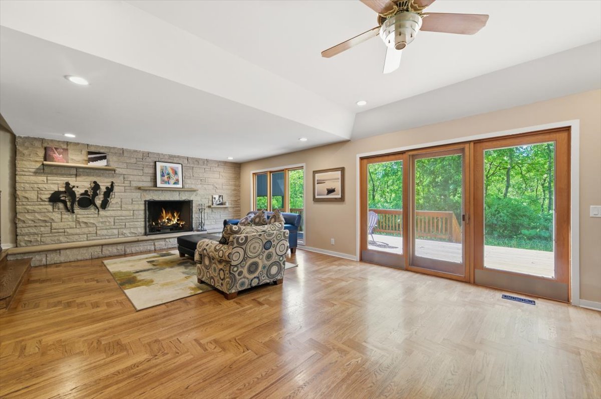 71 Oak Creek Drive, Yorkville, IL 60560