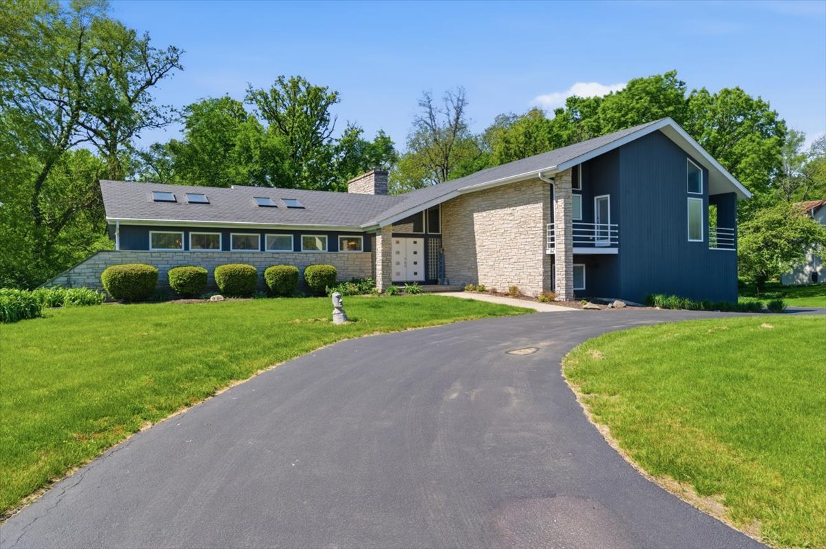 71 Oak Creek Drive, Yorkville, IL 60560