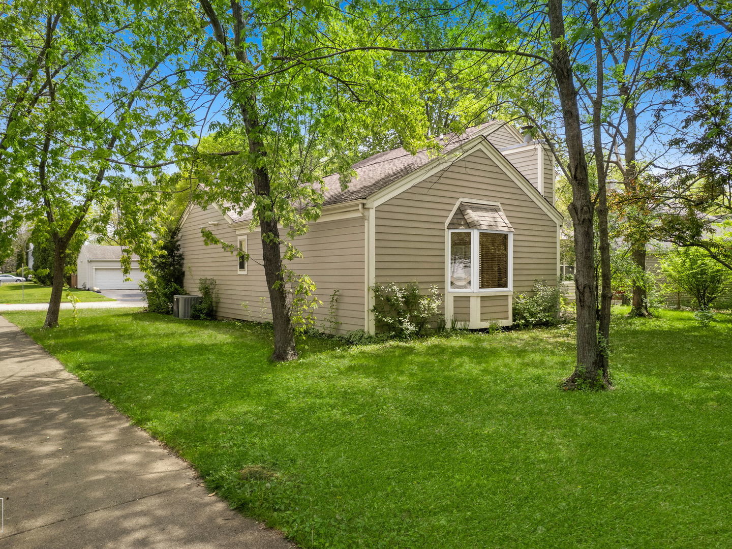 1390 River Oak Drive, Naperville, IL 60565