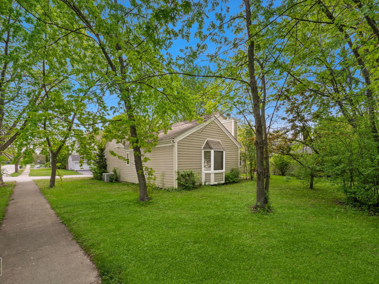 1390 River Oak Drive, Naperville, IL 60565