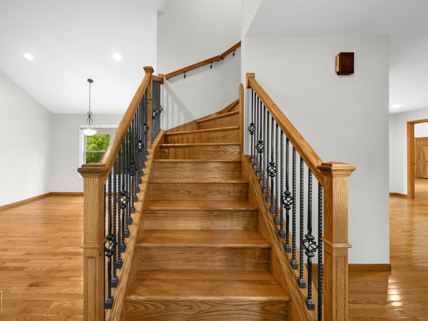 1390 River Oak Drive, Naperville, IL 60565