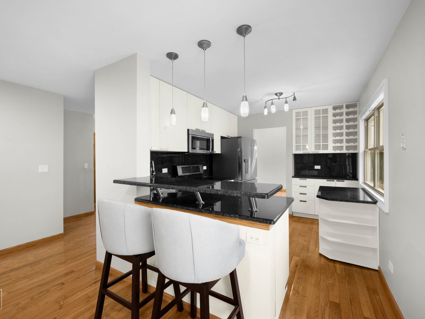 1390 River Oak Drive, Naperville, IL 60565