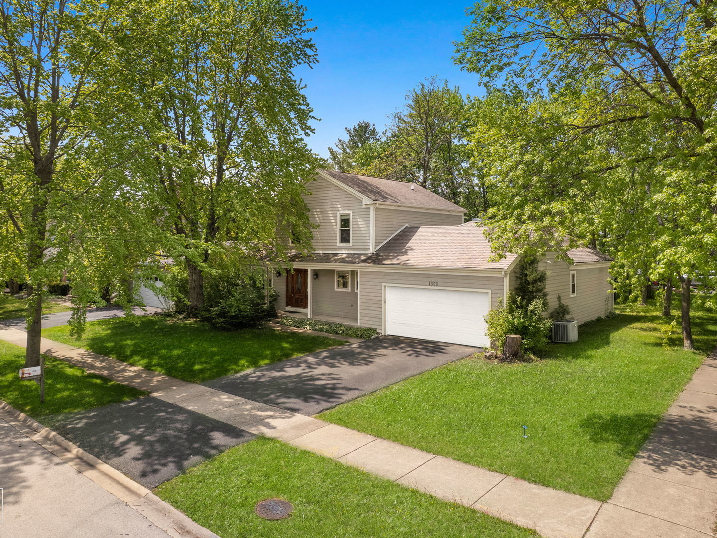 1390 River Oak Drive, Naperville, IL 60565
