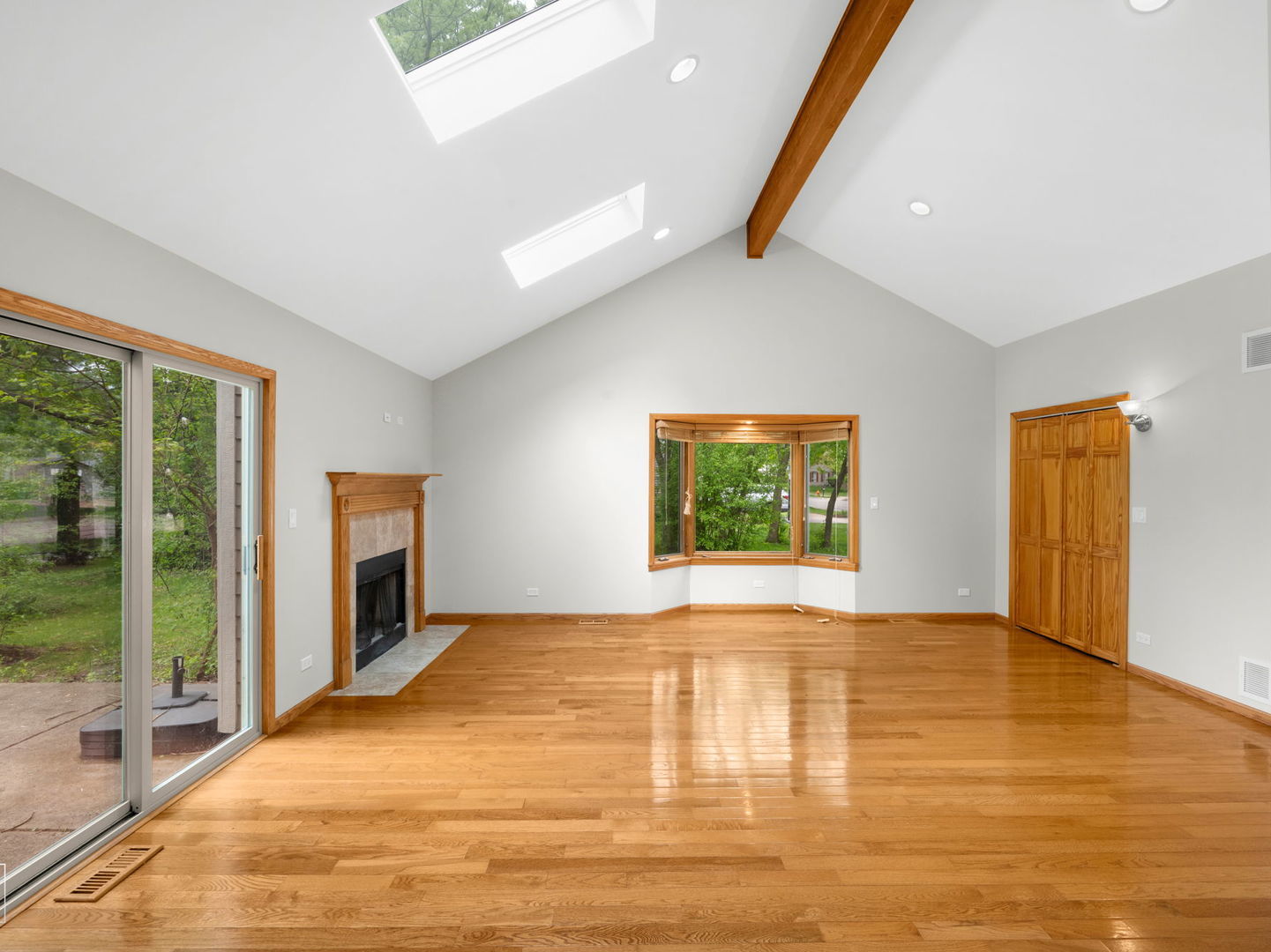 1390 River Oak Drive, Naperville, IL 60565