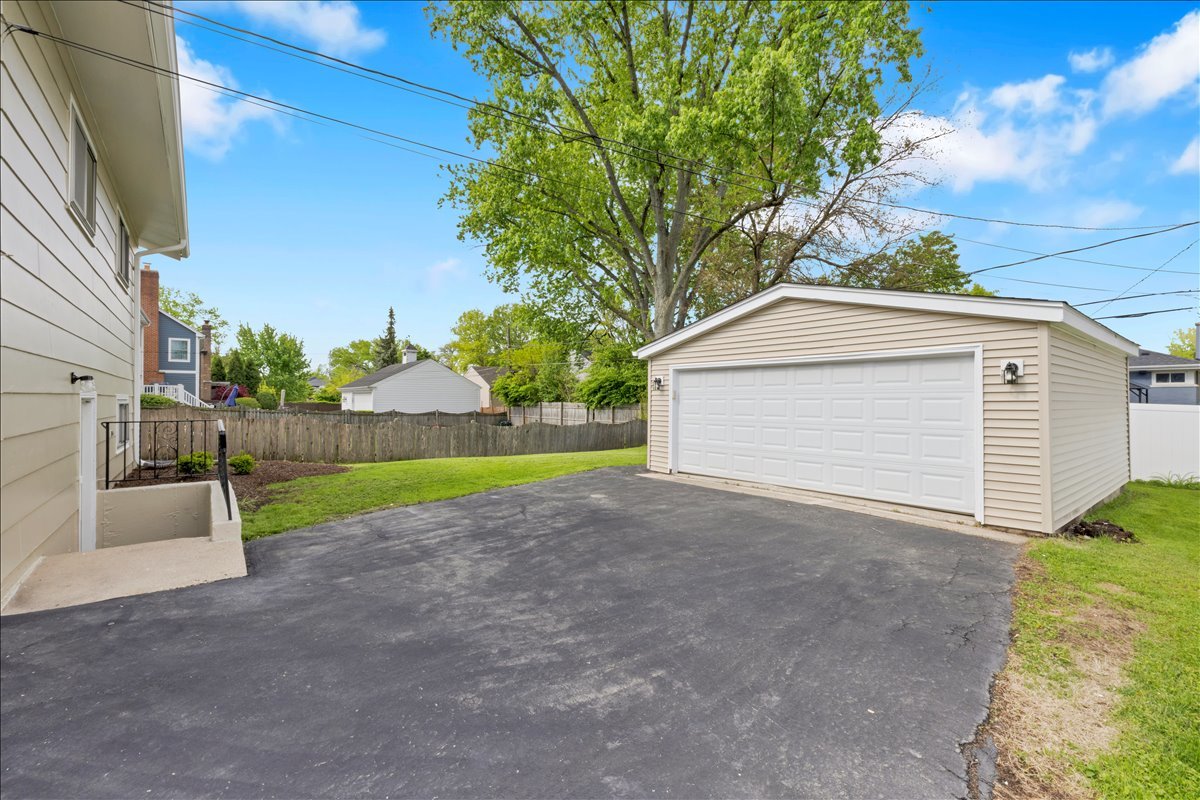 850 S Hillside Avenue, Elmhurst, IL 60126