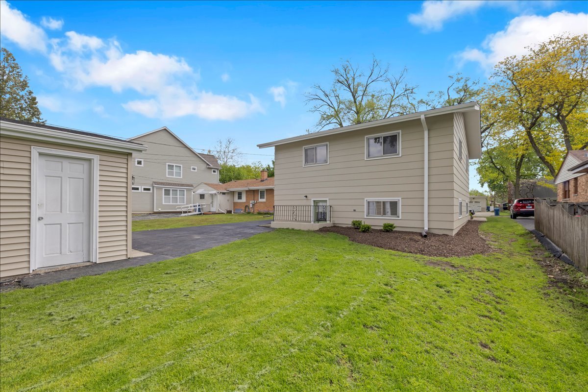 850 S Hillside Avenue, Elmhurst, IL 60126