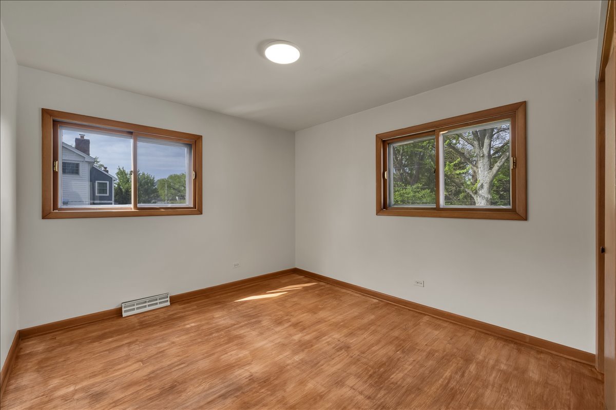 850 S Hillside Avenue, Elmhurst, IL 60126