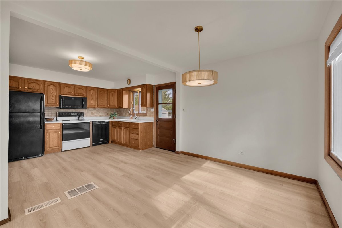 850 S Hillside Avenue, Elmhurst, IL 60126