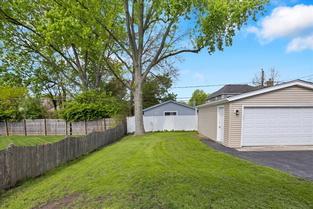 850 S Hillside Avenue, Elmhurst, IL 60126