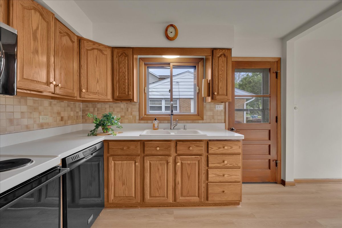 850 S Hillside Avenue, Elmhurst, IL 60126