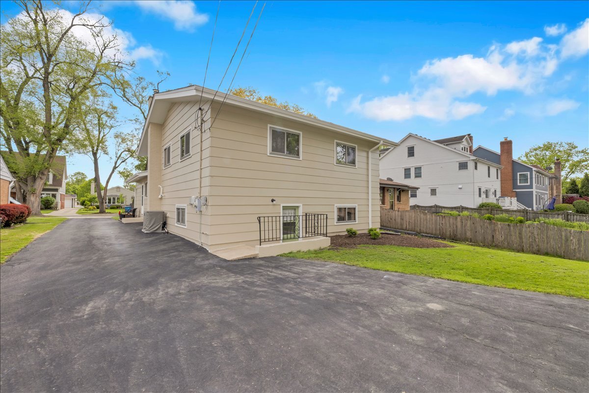850 S Hillside Avenue, Elmhurst, IL 60126