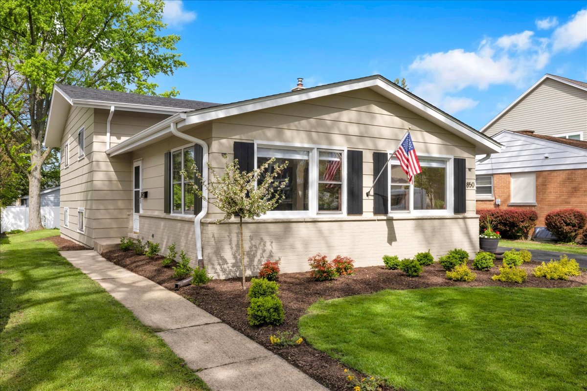 850 S Hillside Avenue, Elmhurst, IL 60126