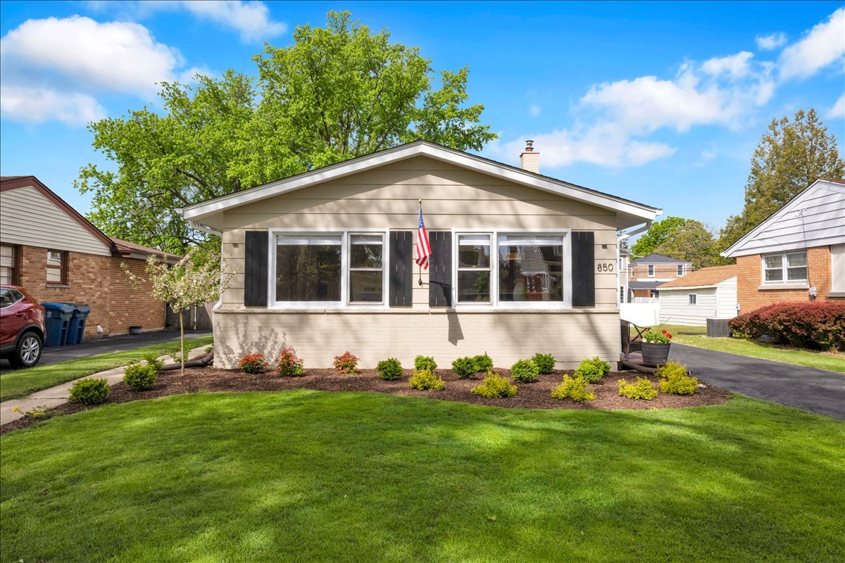 850 S Hillside Avenue, Elmhurst, IL 60126