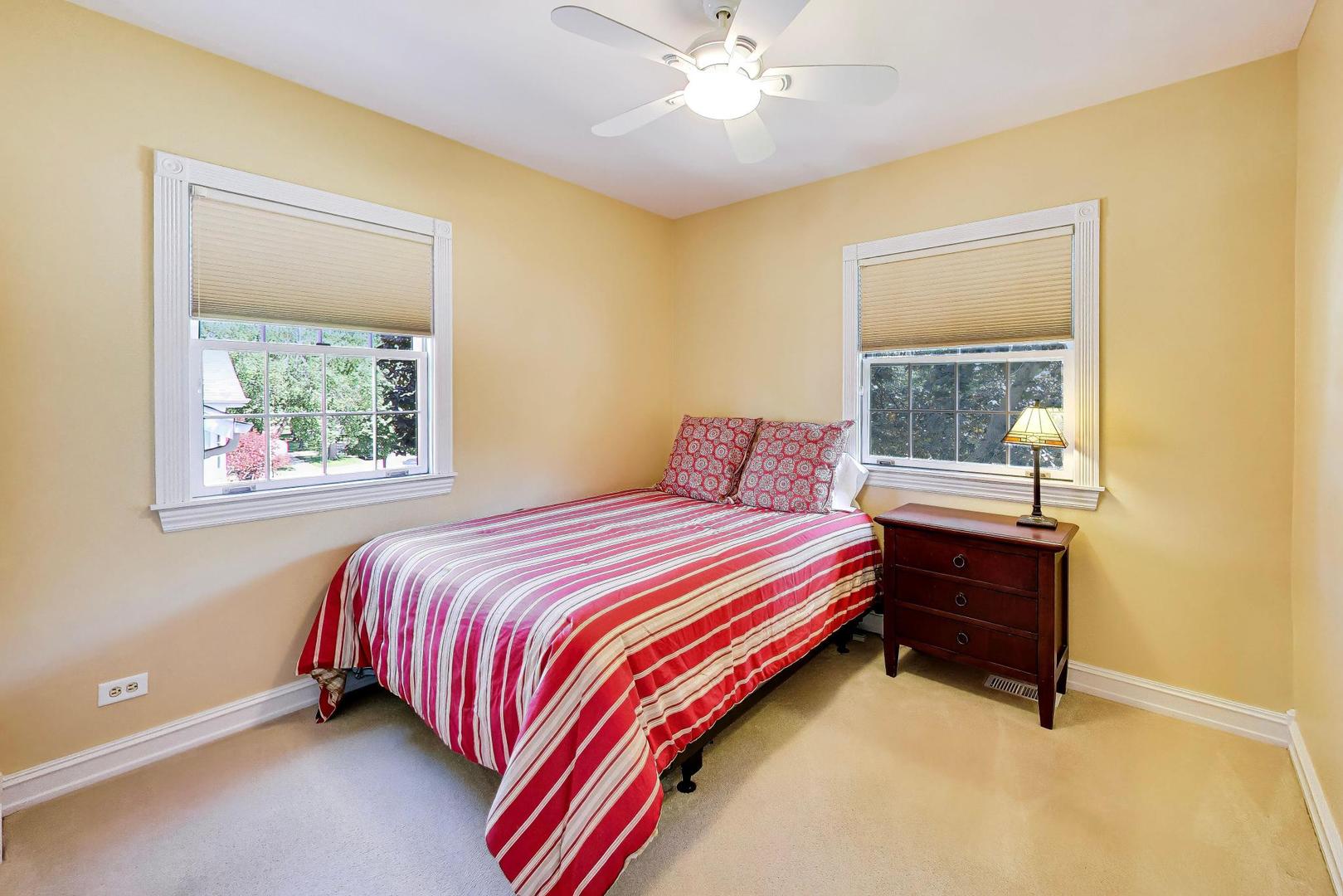 418 S Na Wa Ta Avenue, Mount Prospect, IL 60056
