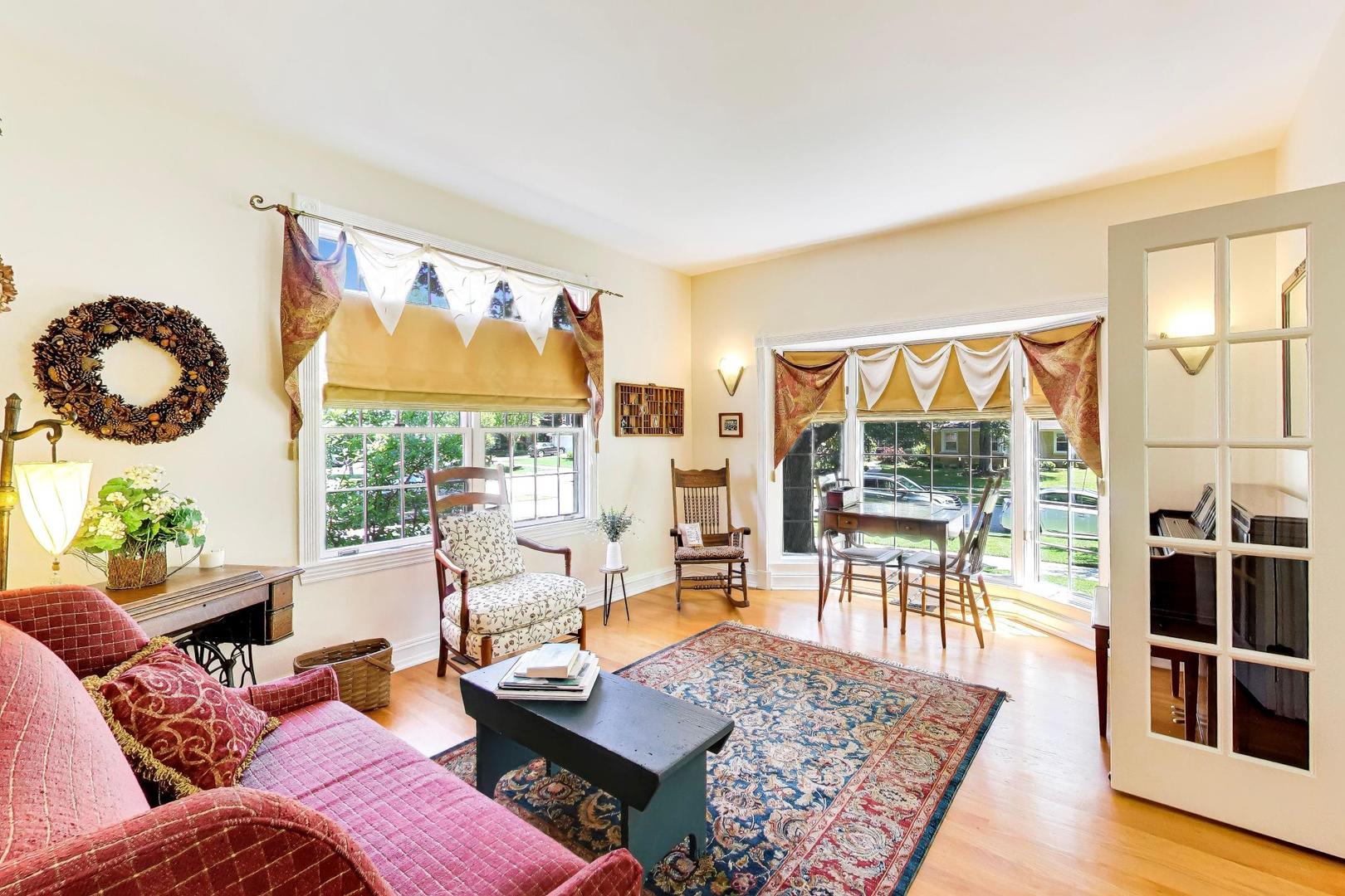 418 S Na Wa Ta Avenue, Mount Prospect, IL 60056