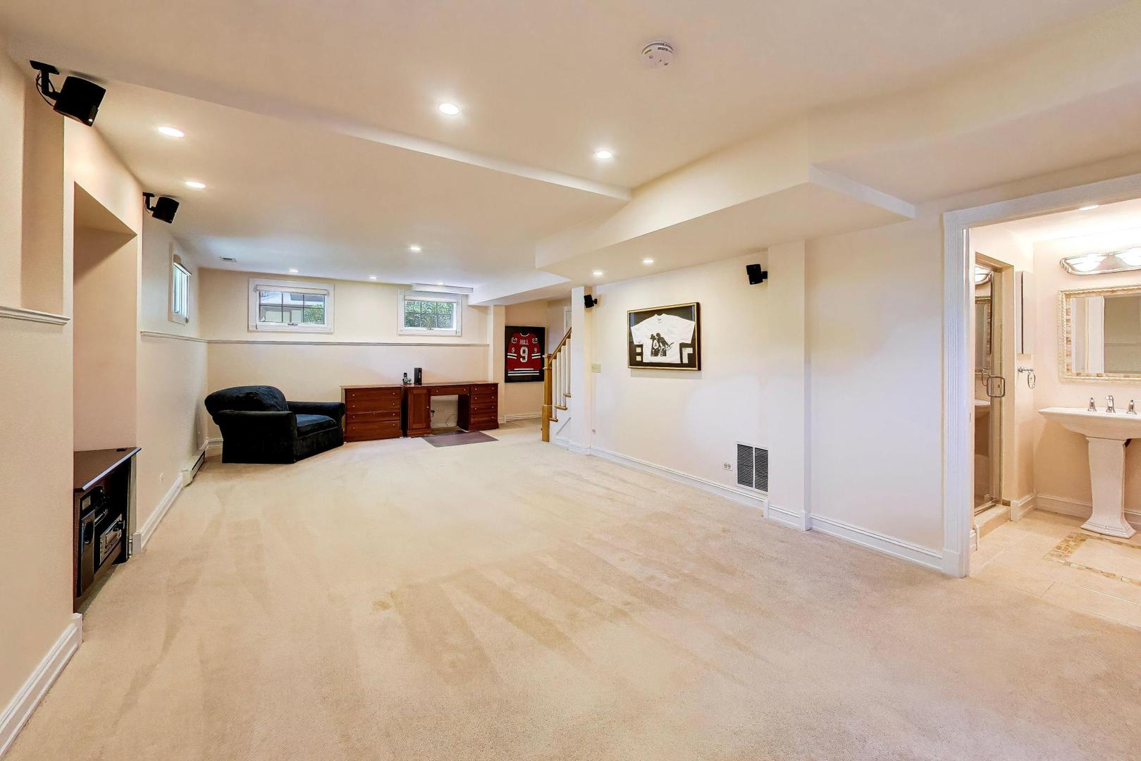 418 S Na Wa Ta Avenue, Mount Prospect, IL 60056