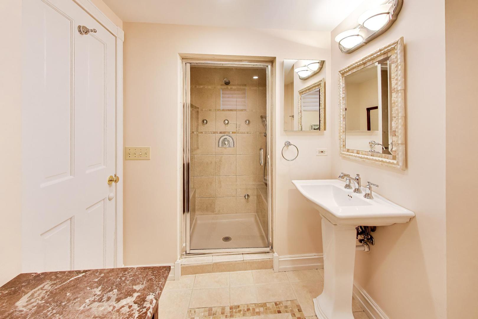 418 S Na Wa Ta Avenue, Mount Prospect, IL 60056