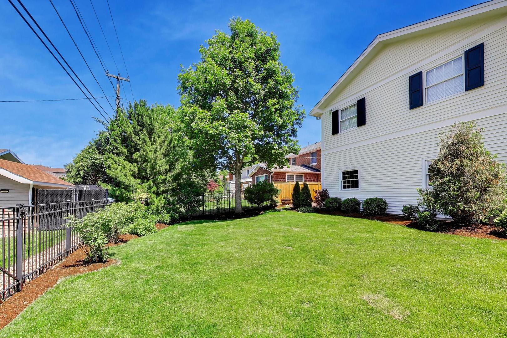418 S Na Wa Ta Avenue, Mount Prospect, IL 60056