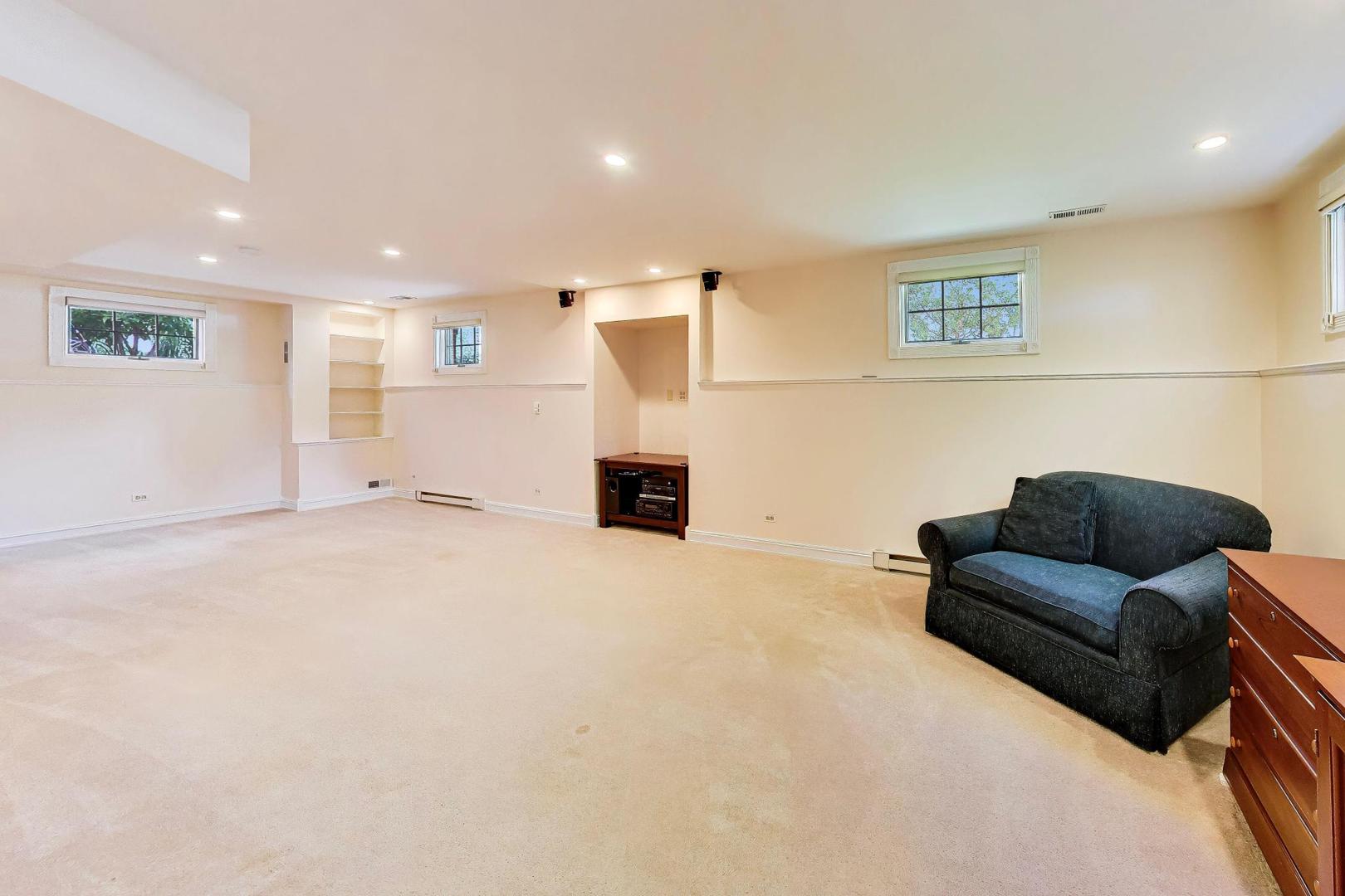 418 S Na Wa Ta Avenue, Mount Prospect, IL 60056