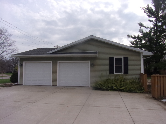 902 E Richardson Street, Farmer City, IL 61842