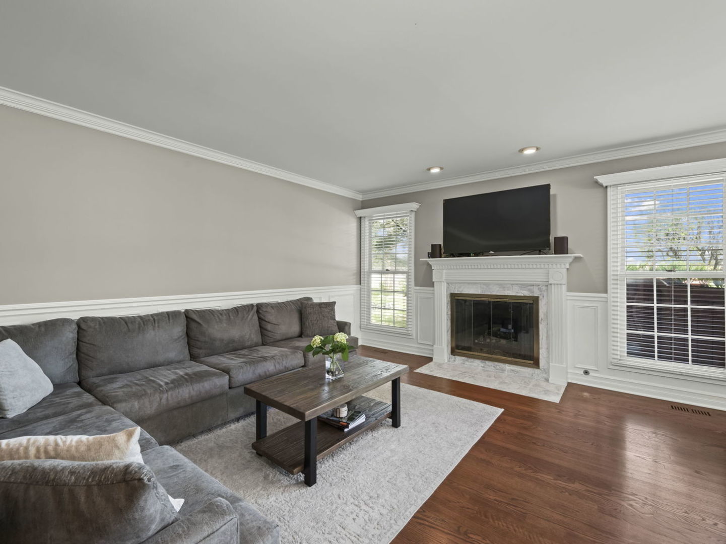 301 Lynwood Circle, Bloomingdale, IL 60108