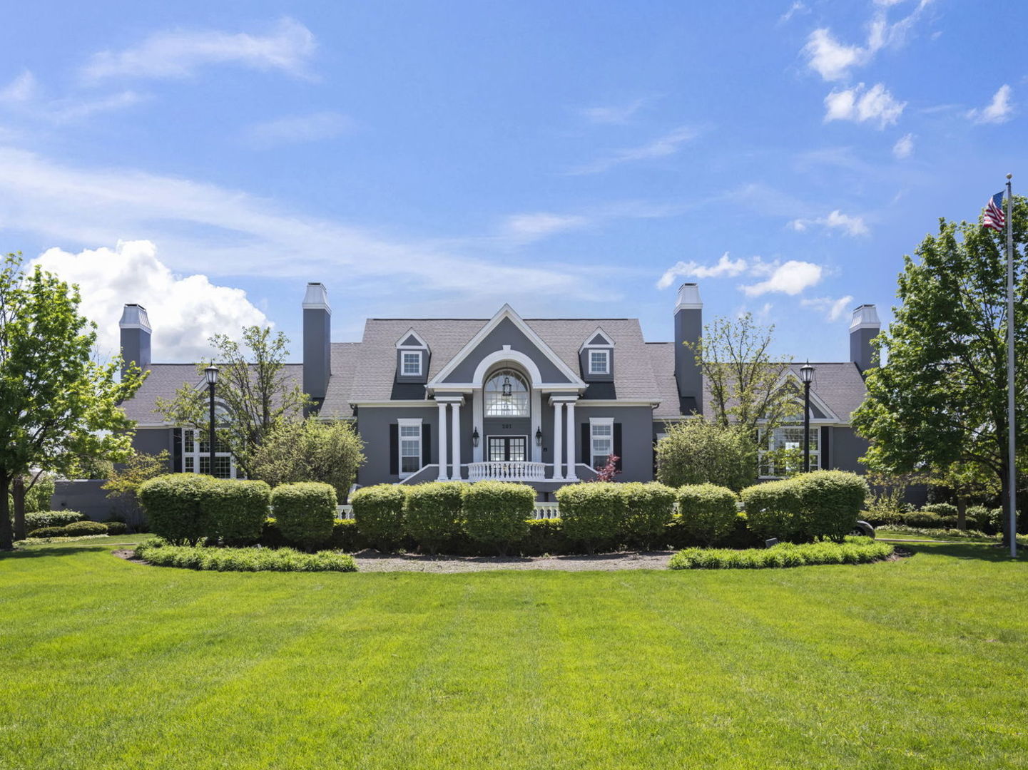 301 Lynwood Circle, Bloomingdale, IL 60108