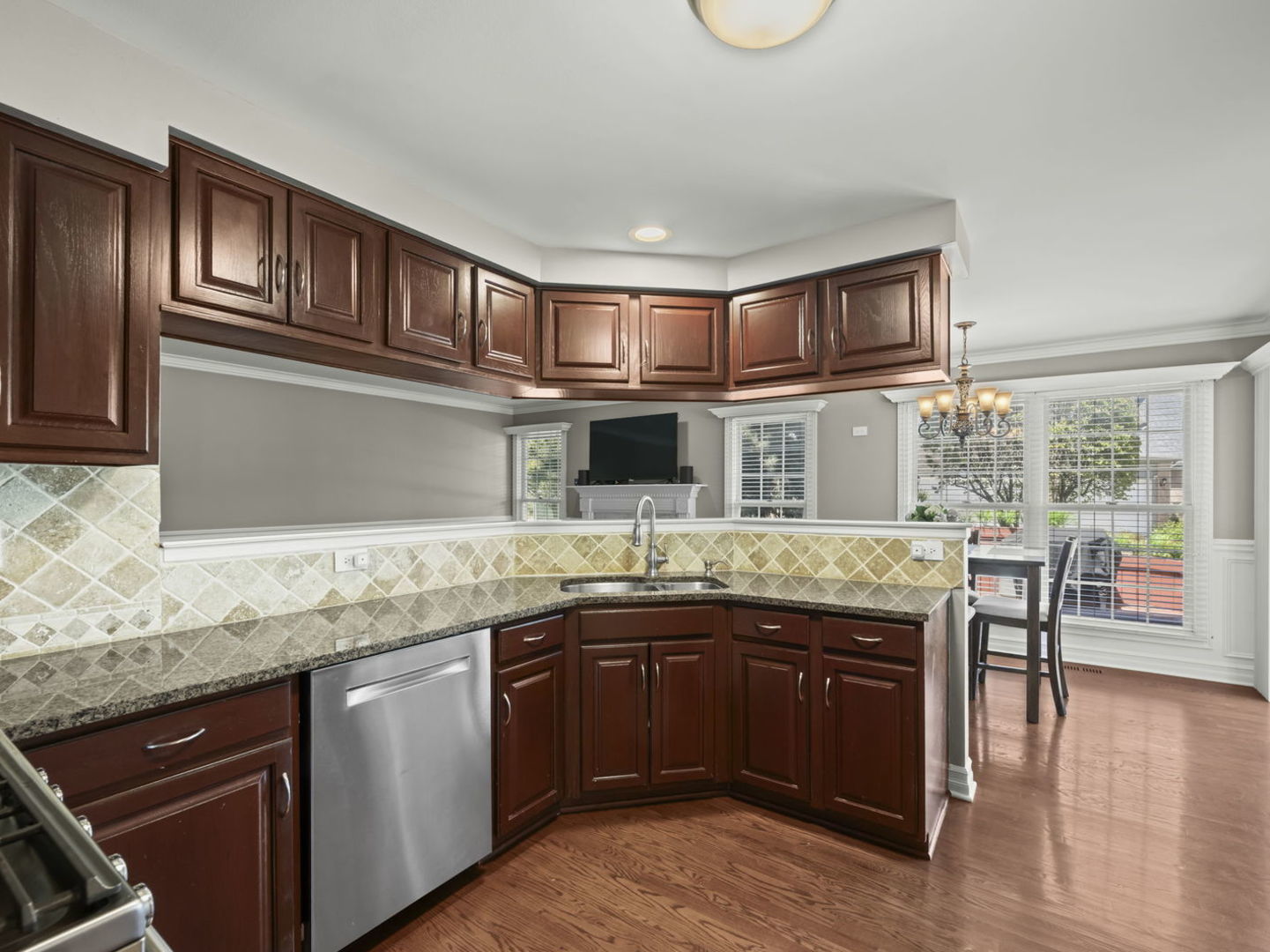 301 Lynwood Circle, Bloomingdale, IL 60108