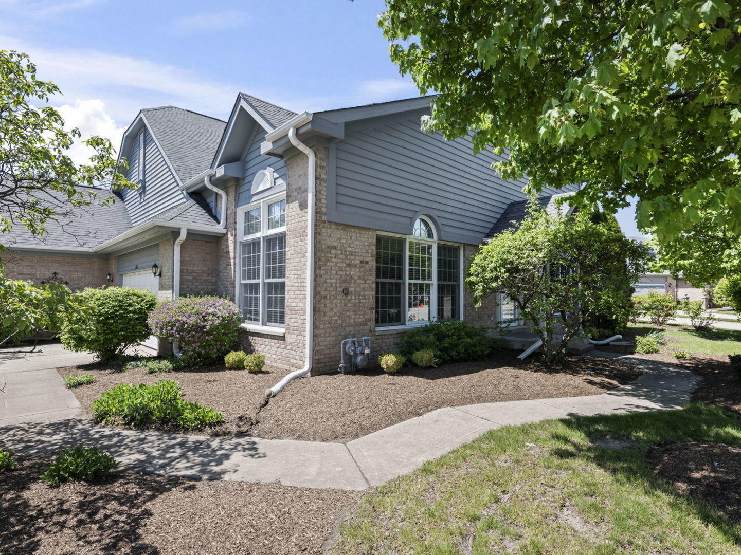 301 Lynwood Circle, Bloomingdale, IL 60108