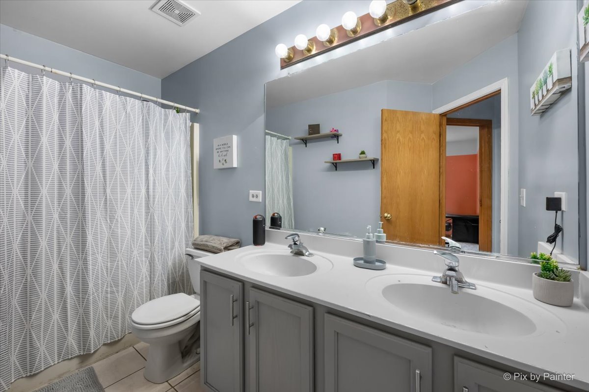 1900 Mayfield Court, Romeoville, IL 60446
