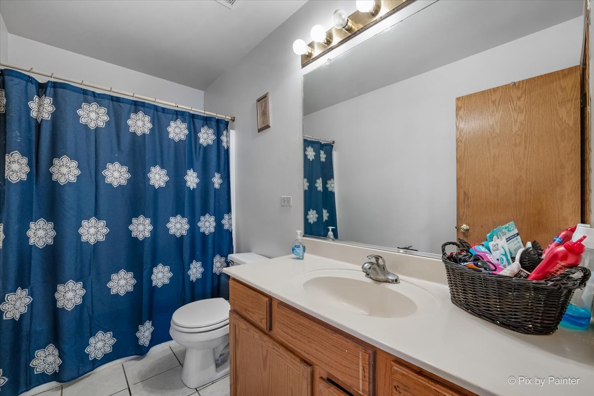1900 Mayfield Court, Romeoville, IL 60446