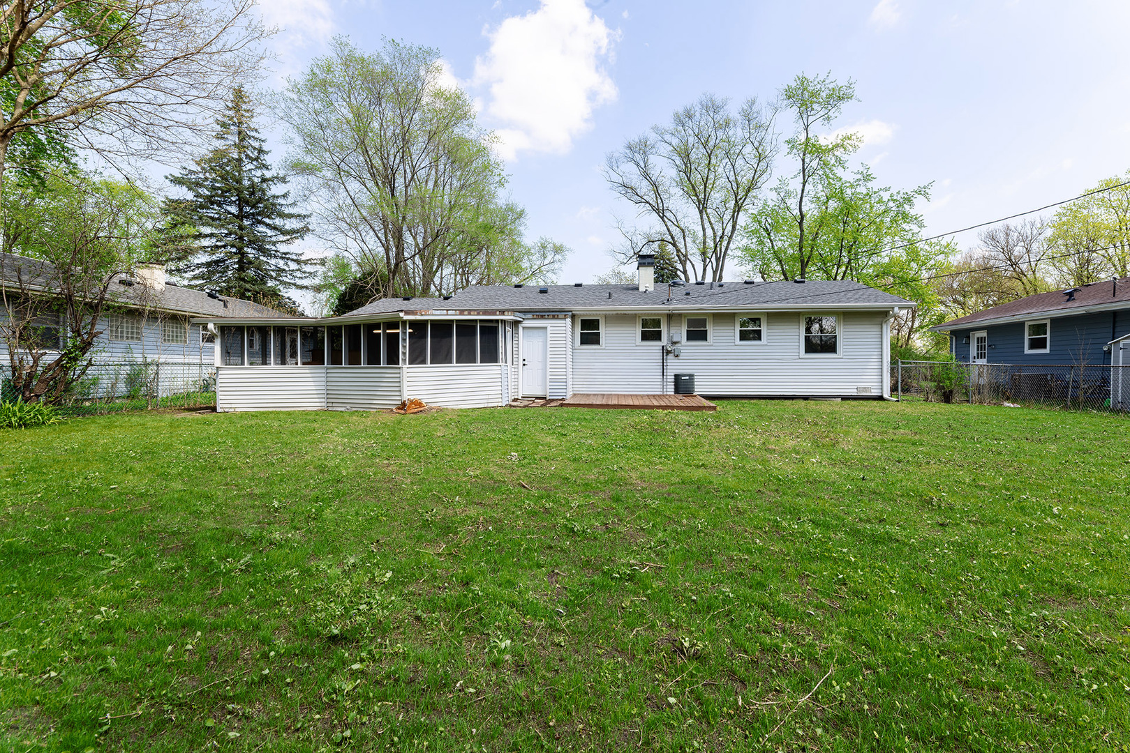 348 Seminole Lane, Carol Stream, IL 60188