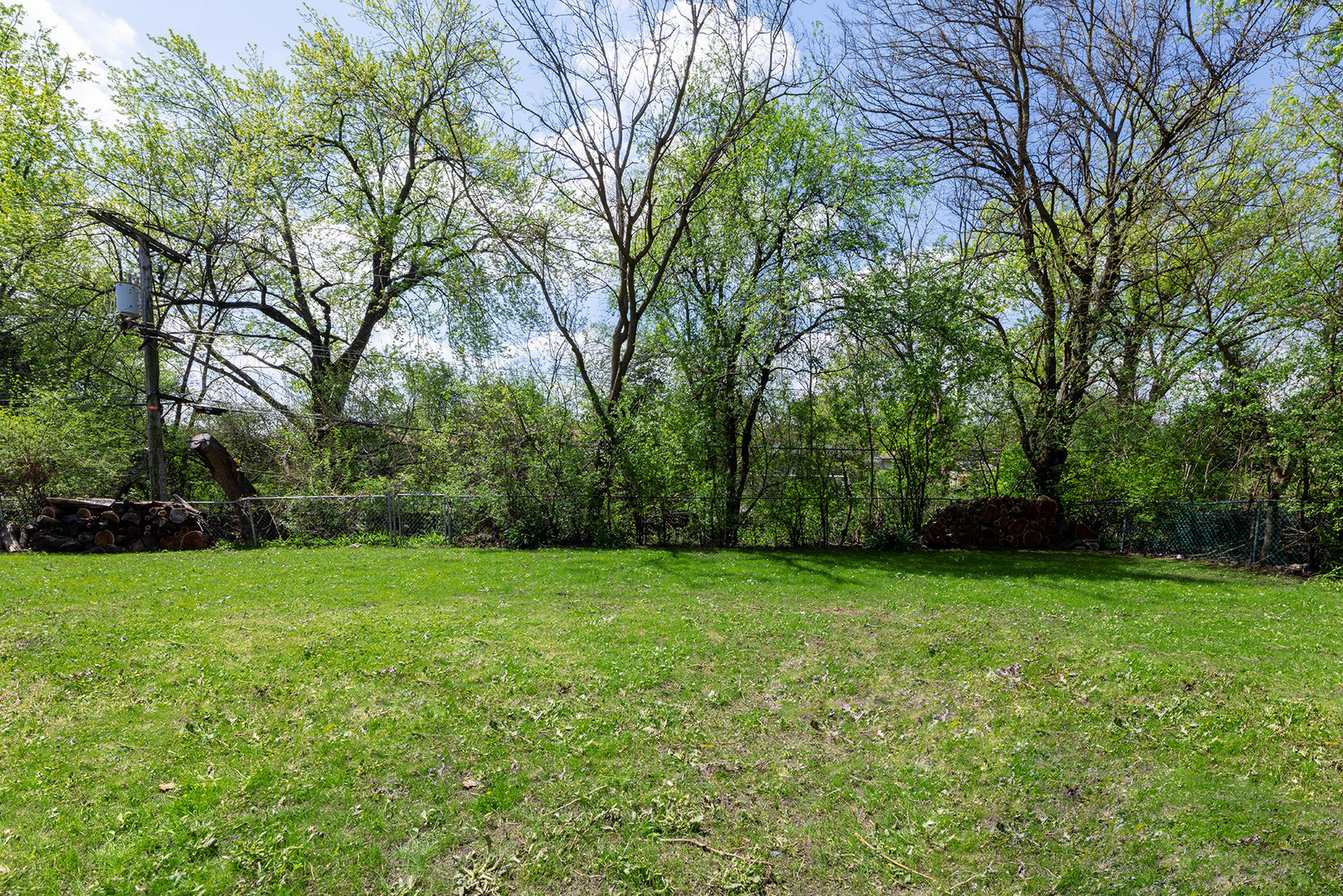 348 Seminole Lane, Carol Stream, IL 60188