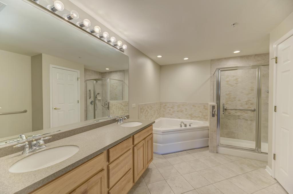 601 W Rand Road #106, Arlington Heights, IL 60004
