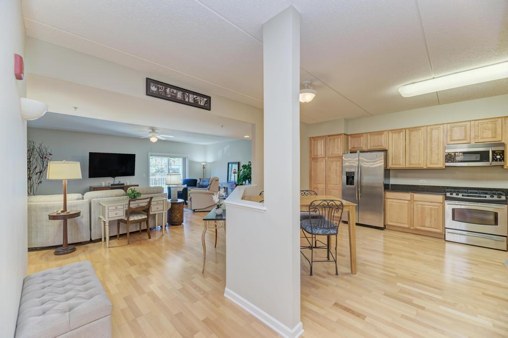 601 W Rand Road #106, Arlington Heights, IL 60004