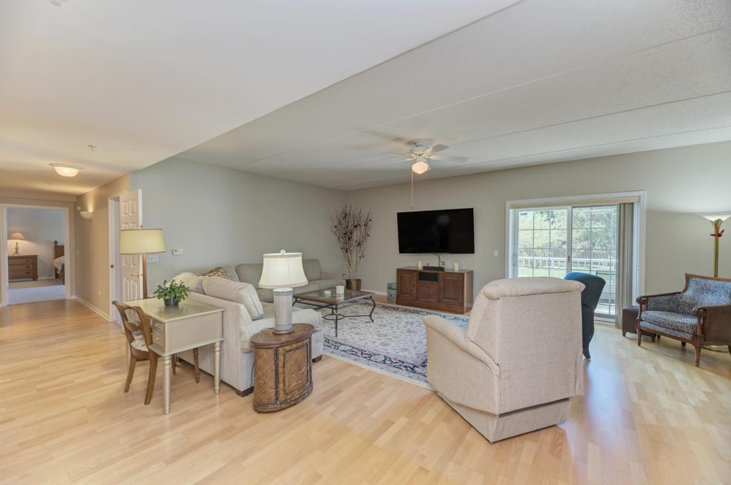 601 W Rand Road #106, Arlington Heights, IL 60004