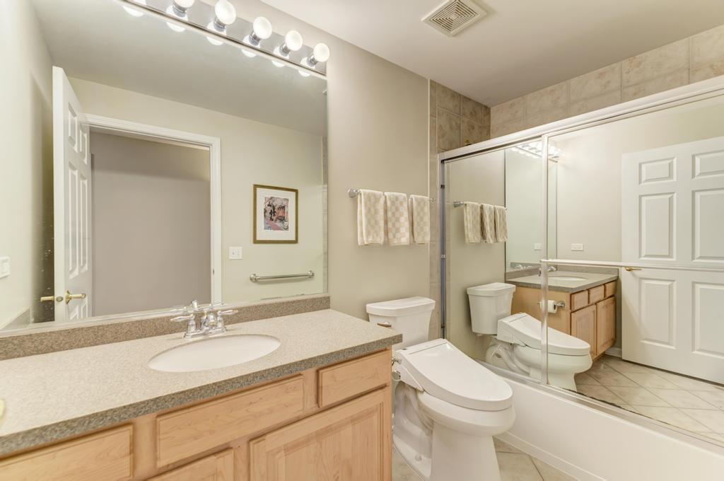 601 W Rand Road #106, Arlington Heights, IL 60004