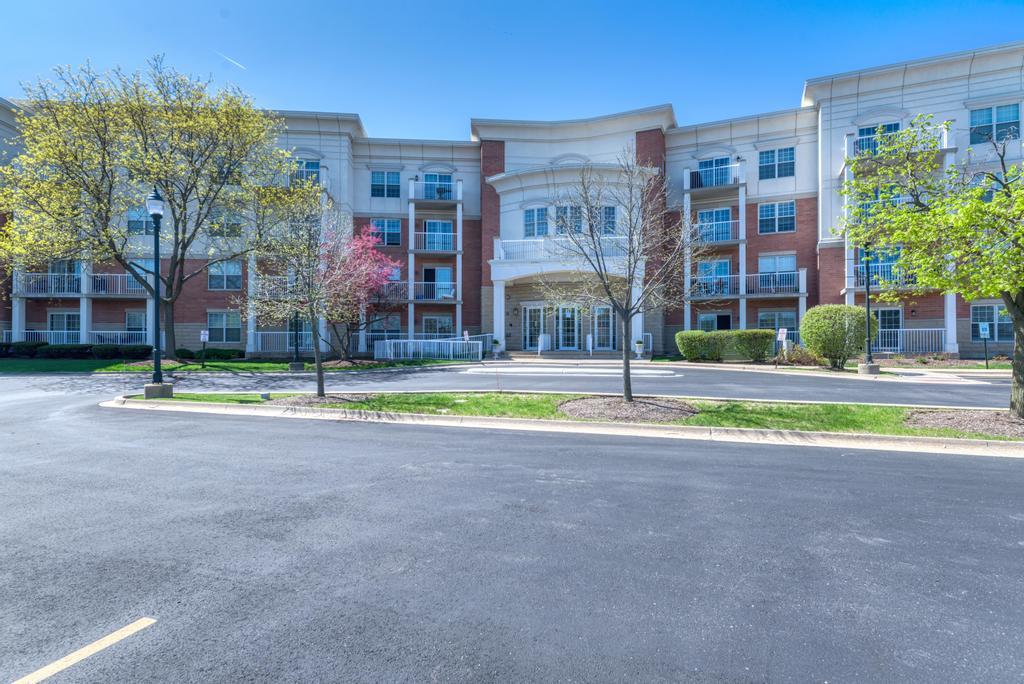 601 W Rand Road #106, Arlington Heights, IL 60004