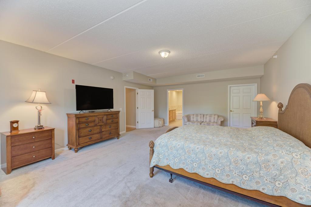 601 W Rand Road #106, Arlington Heights, IL 60004