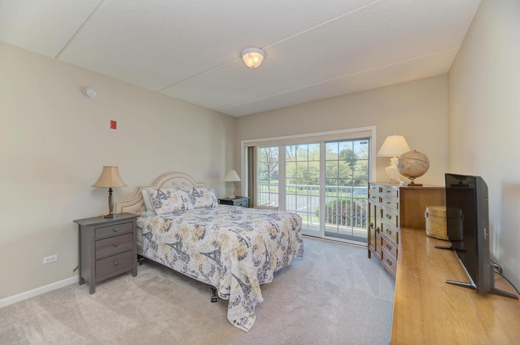 601 W Rand Road #106, Arlington Heights, IL 60004