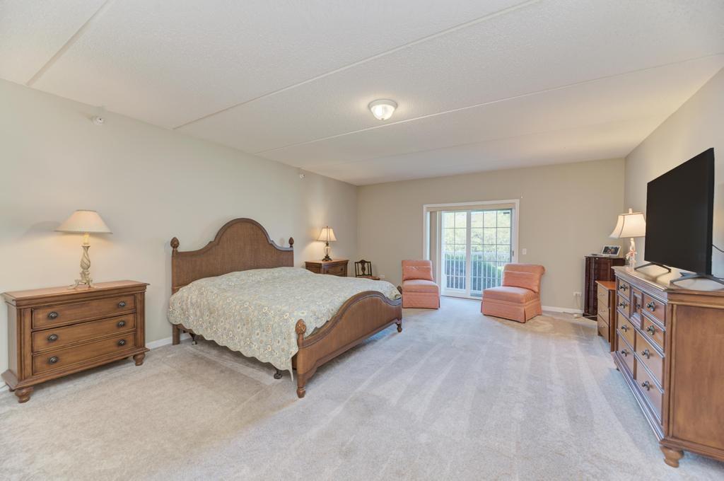 601 W Rand Road #106, Arlington Heights, IL 60004