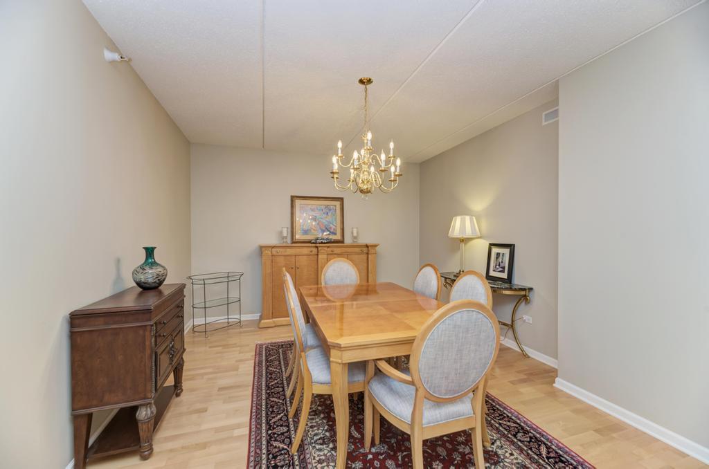 601 W Rand Road #106, Arlington Heights, IL 60004