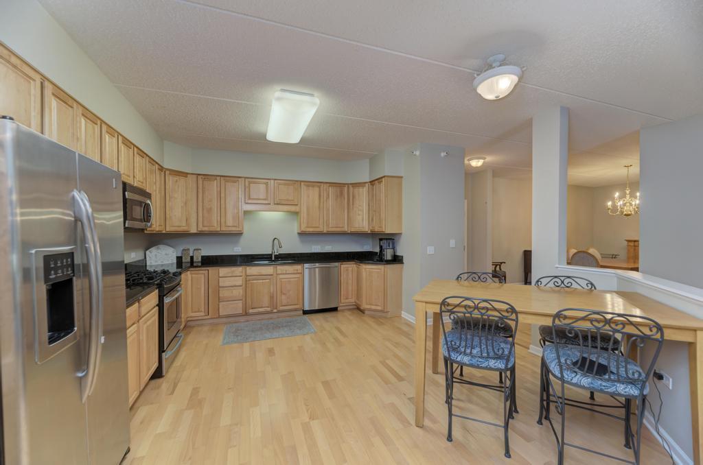 601 W Rand Road #106, Arlington Heights, IL 60004