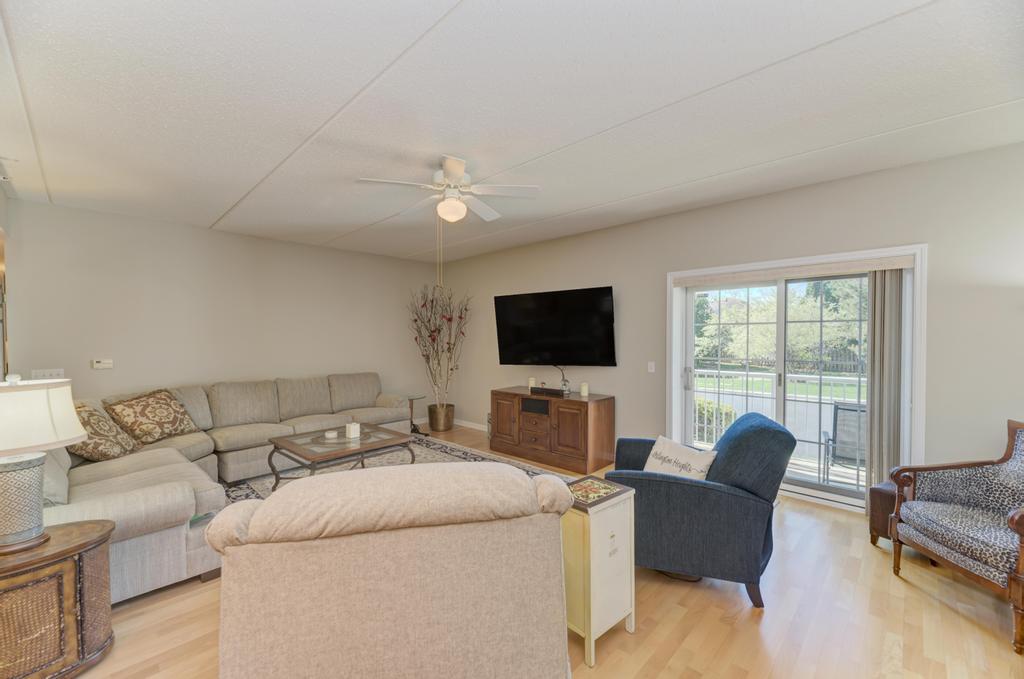 601 W Rand Road #106, Arlington Heights, IL 60004
