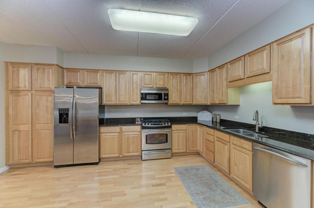 601 W Rand Road #106, Arlington Heights, IL 60004