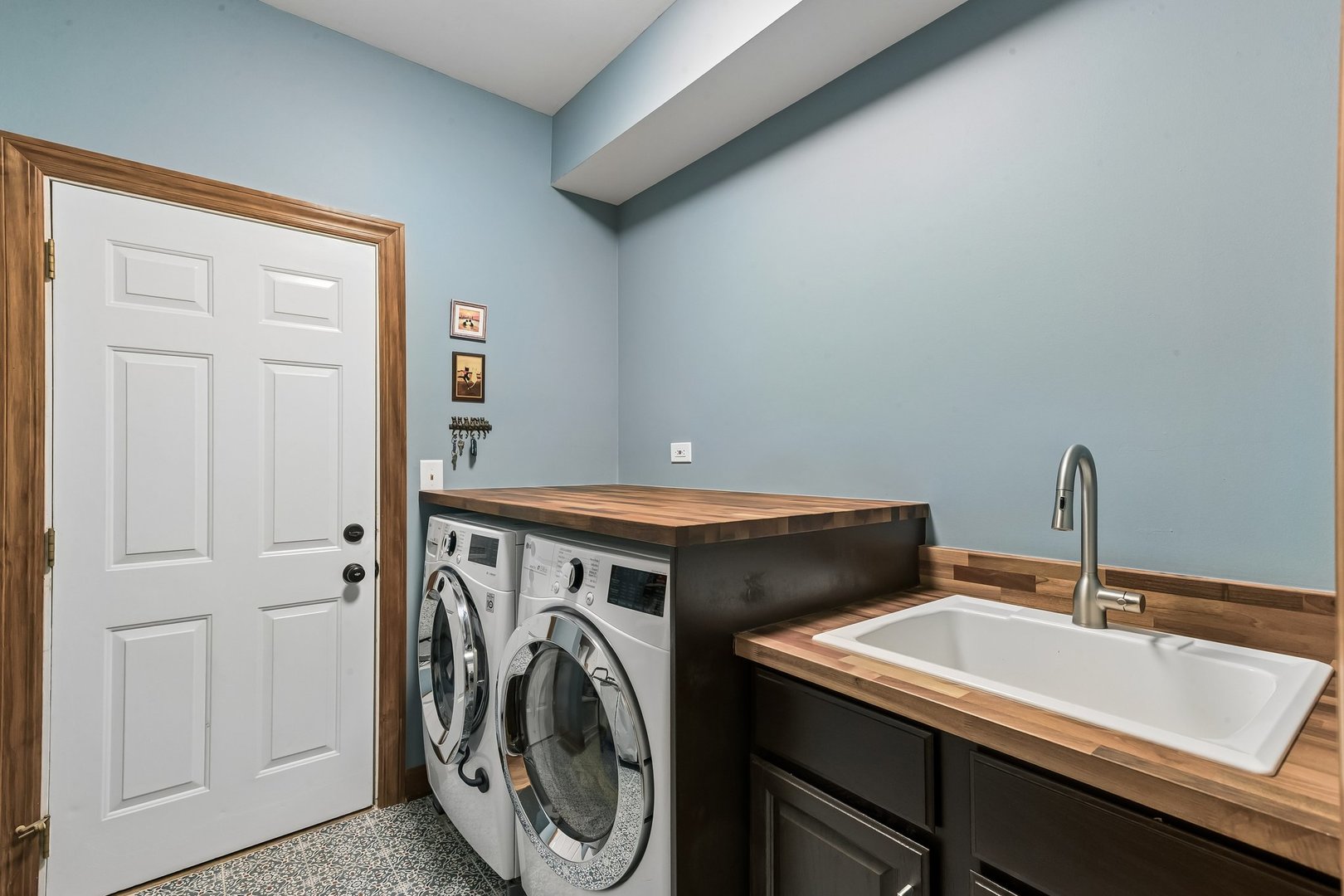 26073 W Laurel Court, Wauconda, IL 60084